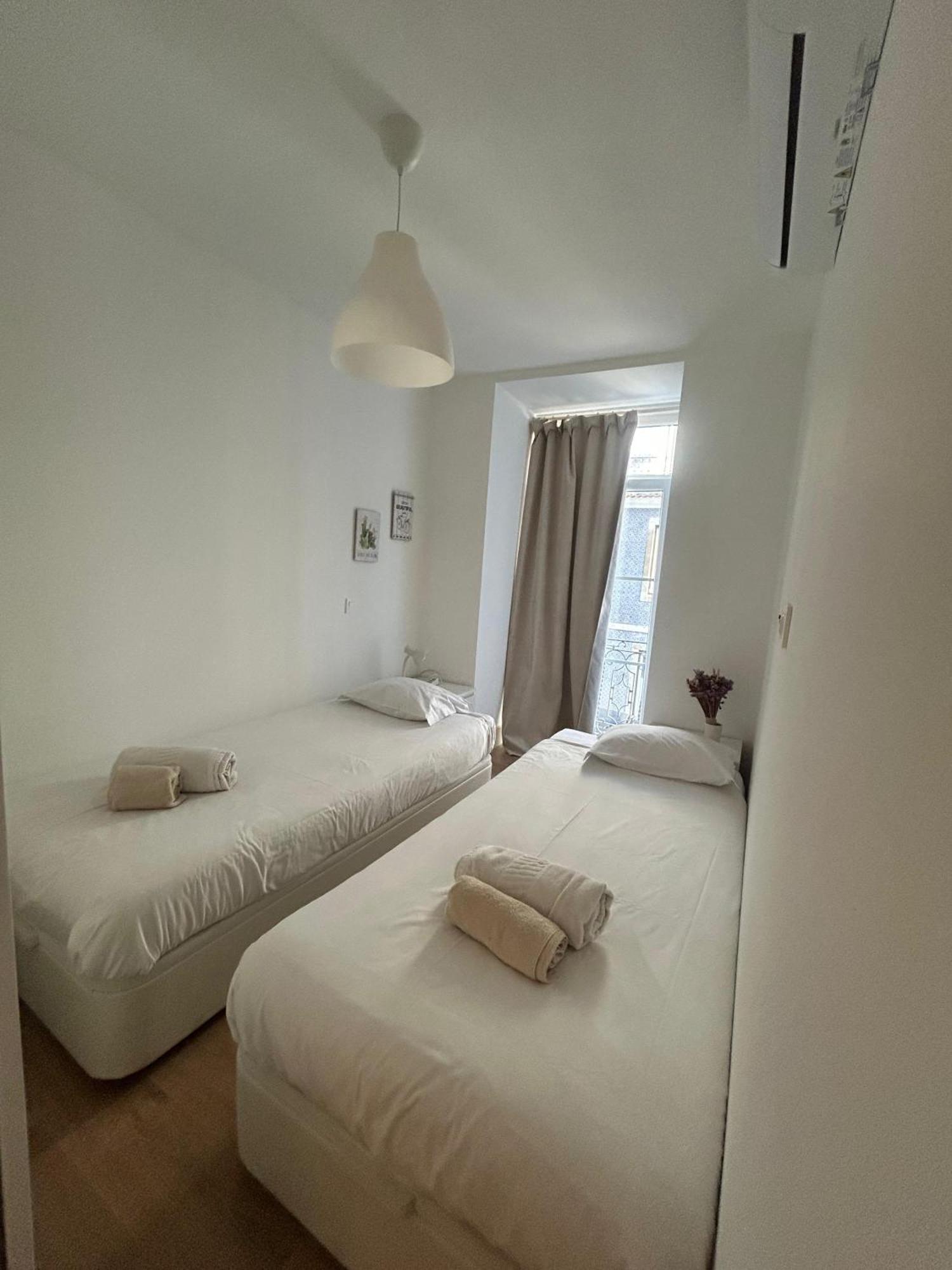 Modern Lisbon Apartments By Soulplaces Room photo